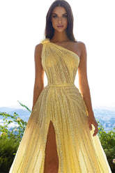 Elegante vestido de fiesta amarillo de un solo hombro con lentejuelas y abertura en forma de A